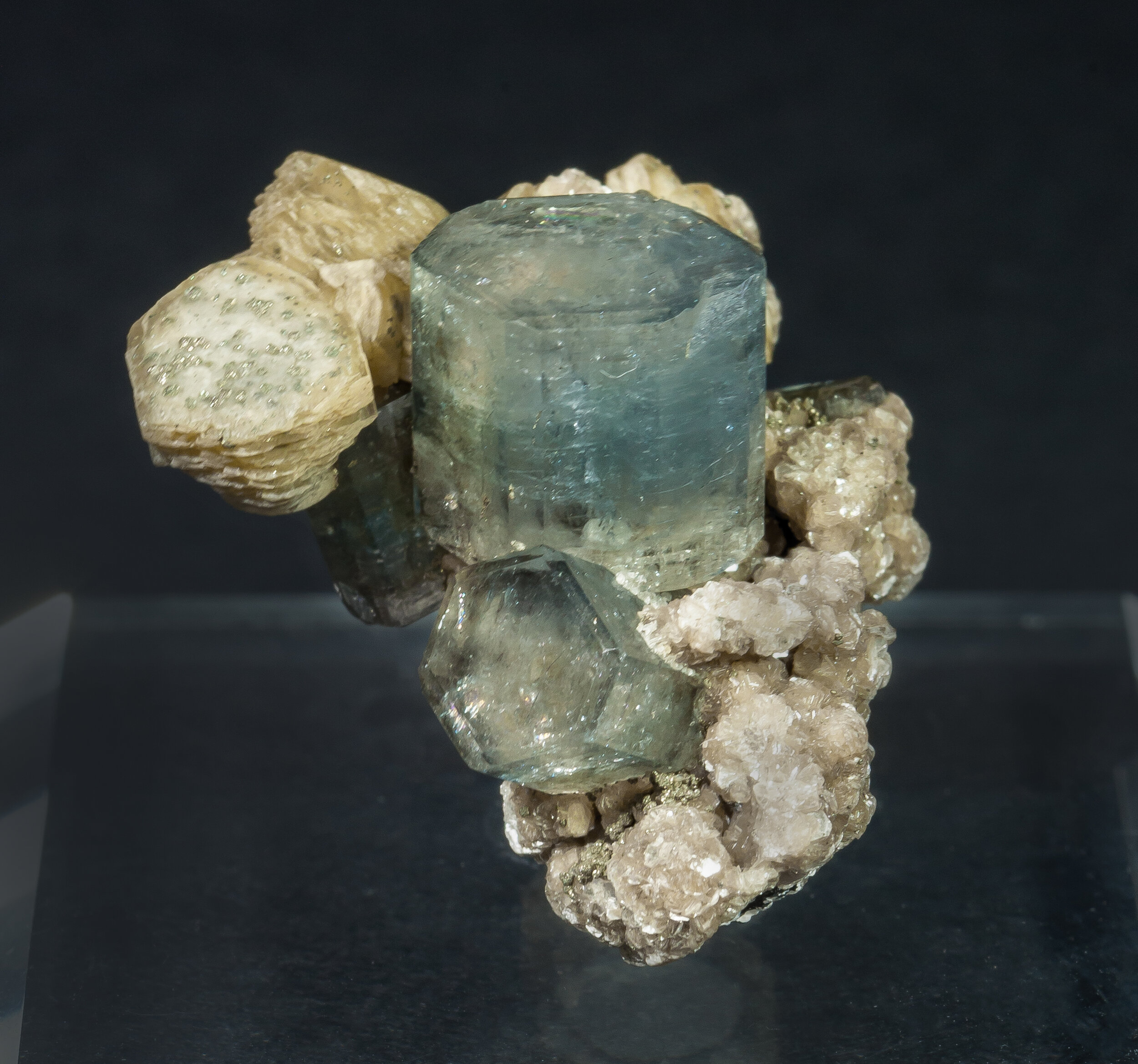 specimens/s_imagesAP0/Fluorapatite-JFD175AP0s2.jpg