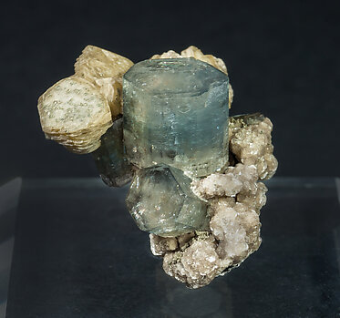 Fluorapatite with Siderite and Muscovite. Side