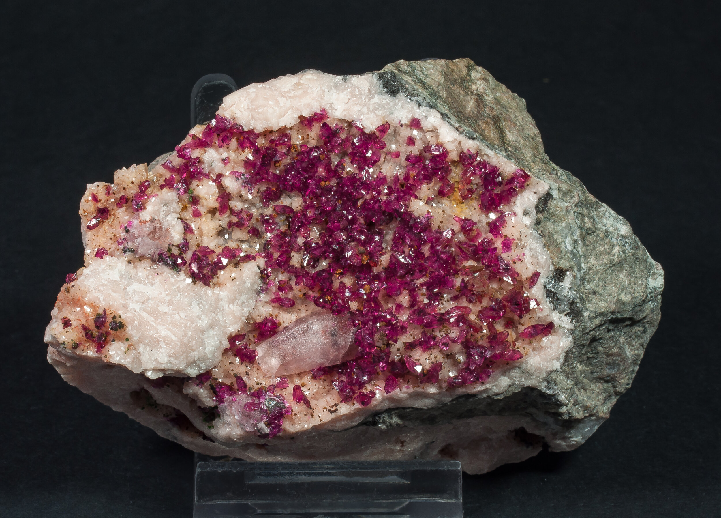 specimens/s_imagesAP0/Roselite-EFR86AP0f.jpg