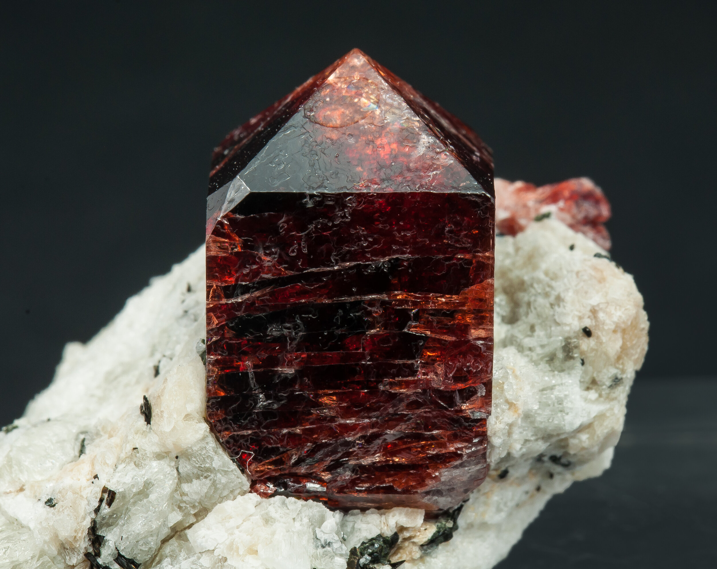 specimens/s_imagesAP0/Zircon-ETB87AP0d.jpg