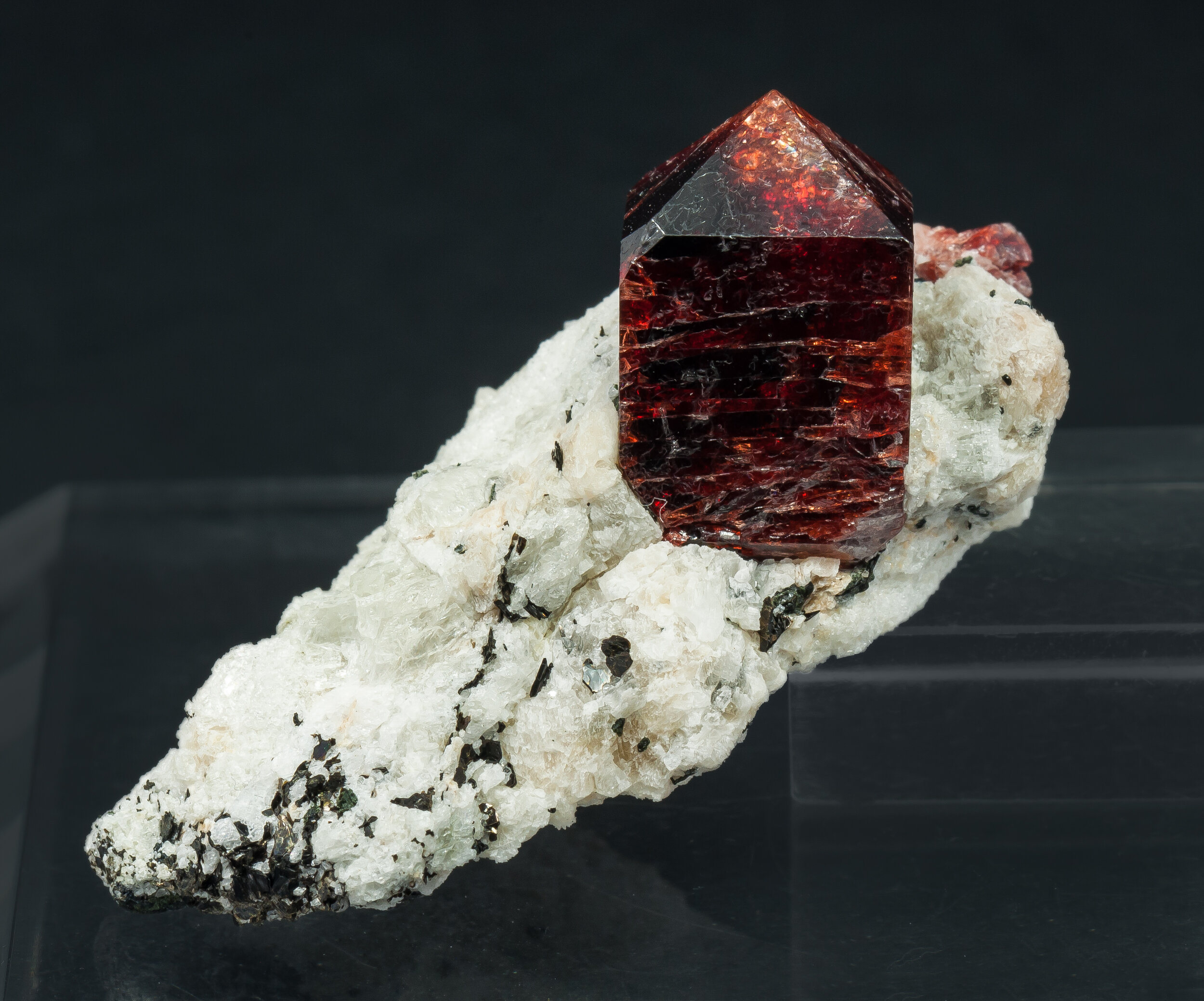 specimens/s_imagesAP0/Zircon-ETB87AP0f.jpg