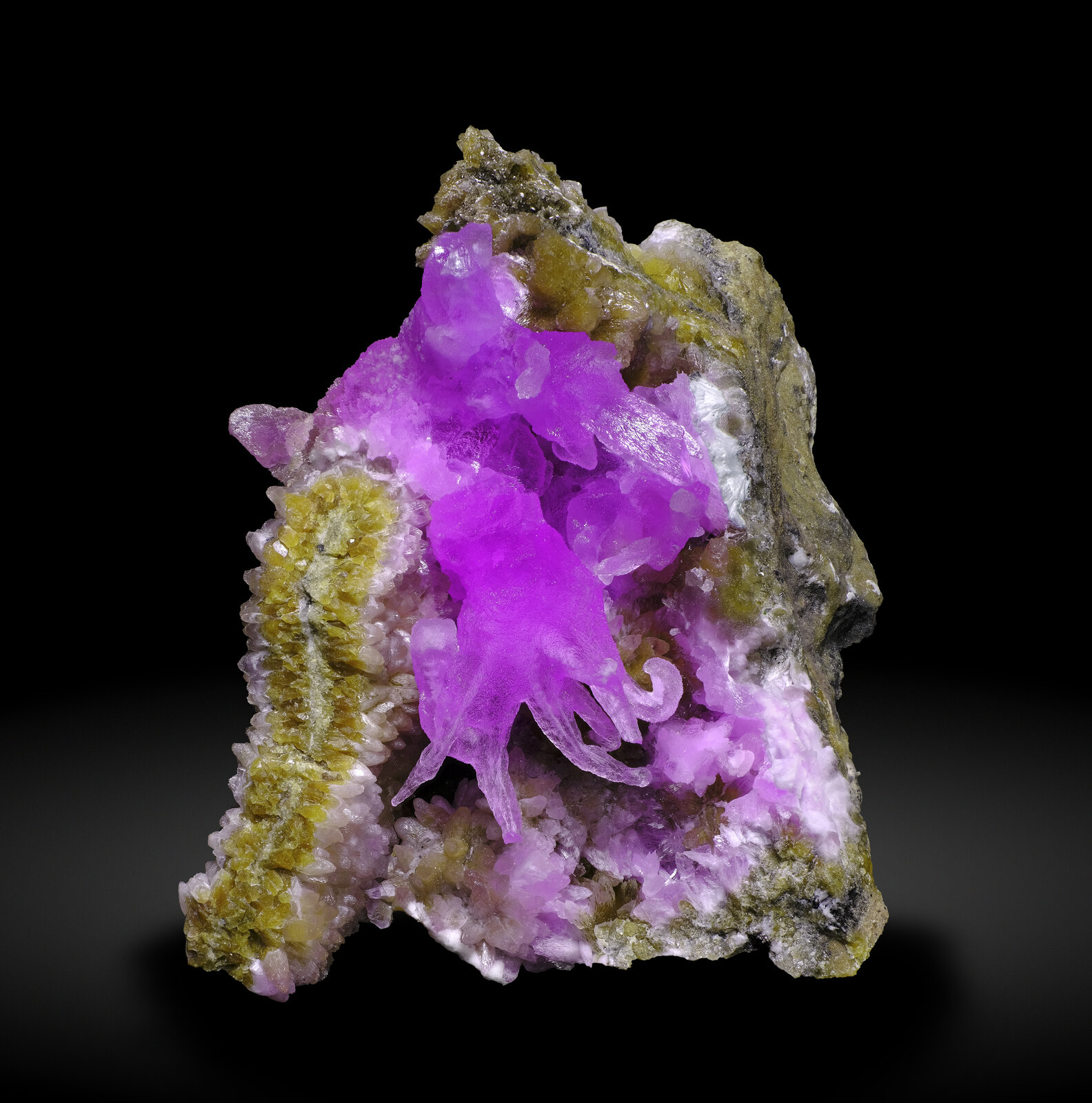 specimens/s_imagesAP1/Calcite-EXF92AP1_2943_f.jpg