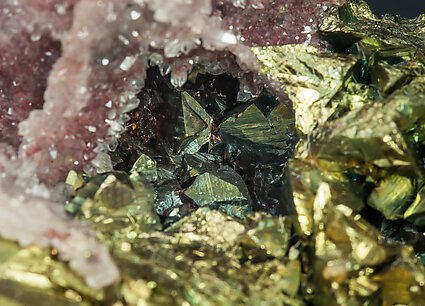 Chalcopyrite with Quartz. 