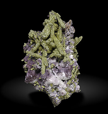 Chalcopyrite with Calcite.