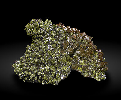 Chalcopyrite with Calcite. Front / Photo: Joaquim Calln