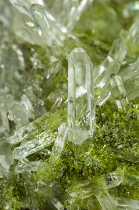 Quartz with Clinozoisite-Epidote (Series). 