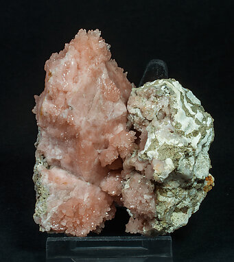 Quartz (variety rose quartz).