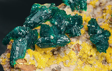 Dioptase with Mimetite. 