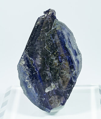 Fluorite (spinel twin) with Calcite. Front