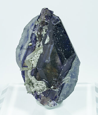 Fluorite (spinel twin) with Calcite. Rear