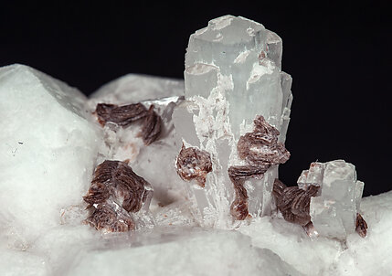 Analcime with Natrolite, Rhodochrosite and Serandite. 