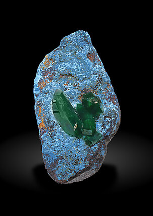 Dioptase on Plancheite. Front / Photo: Joaquim Callén