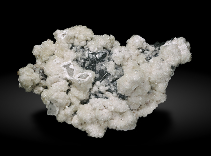 Imayoshiite with Sphalerite, Tobermorite (Group) and Calcite.