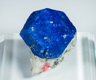 Lazurite with Calcite. Side