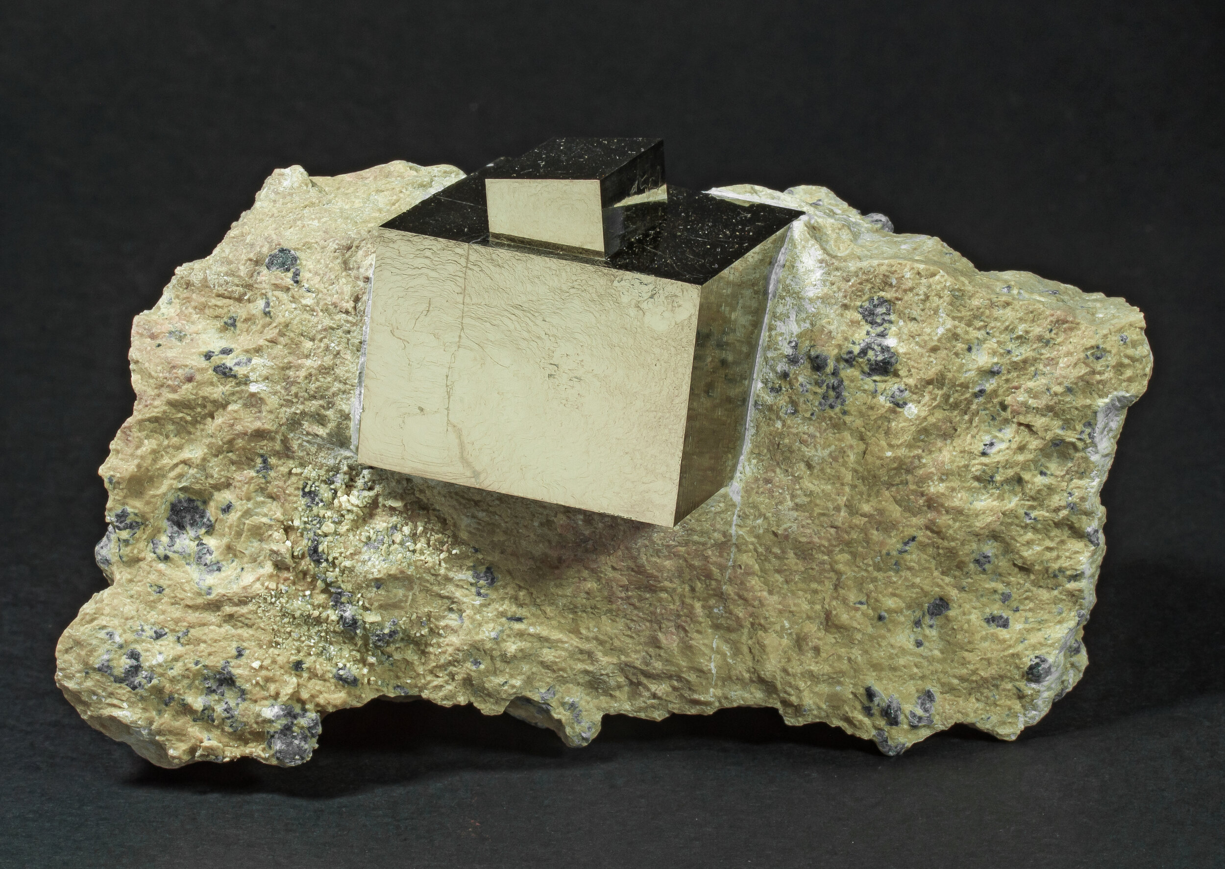 specimens/s_imagesAP3/Pyrite-MMB99AP3f.jpg