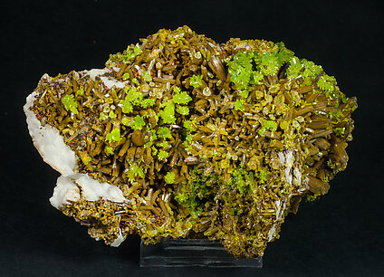 Pyromorphite with Baryte. Front