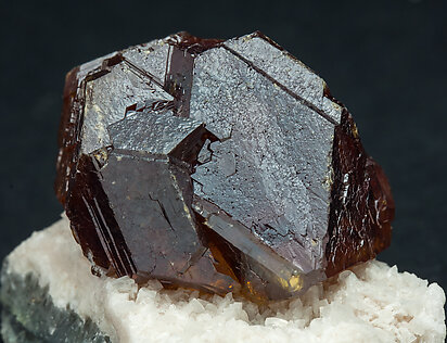 Sphalerite with Calcite. Detail