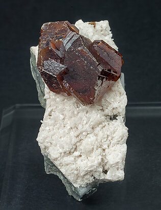 Sphalerite with Calcite. Front