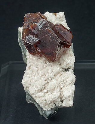 Sphalerite with Calcite.