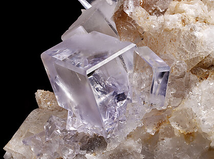 Fluorite with Calcite et Quartz. Detail / Photo: Joaquim Callén