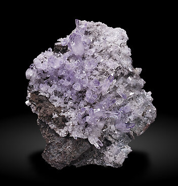 Quartz (variety amethyst) with Epidote. Front / Photo: Joaquim Calln