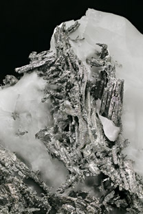 Allargentum on Calcite. Detail / Photo: Joaquim Callén