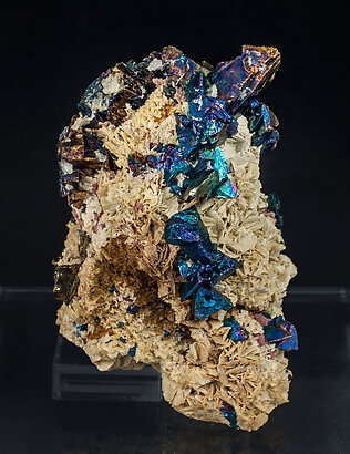 Chalcopyrite on Siderite. Rear