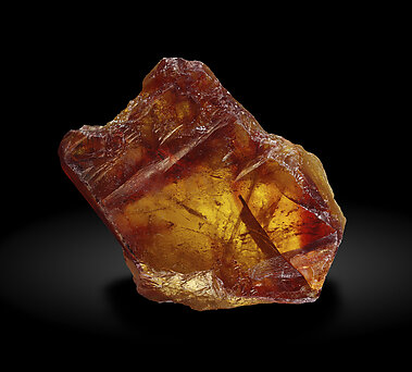 Sphalerite. Front with light behind / Photo: Joaquim Calln