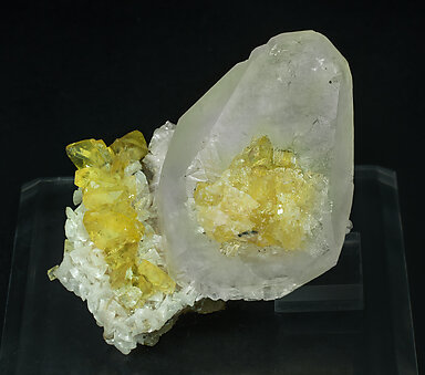 Baryte with Calcite, Dolomite and Fluorite. 