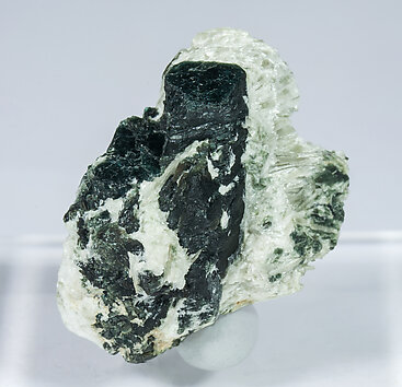 Clinochlore (variety pennine) with Chrysotile.