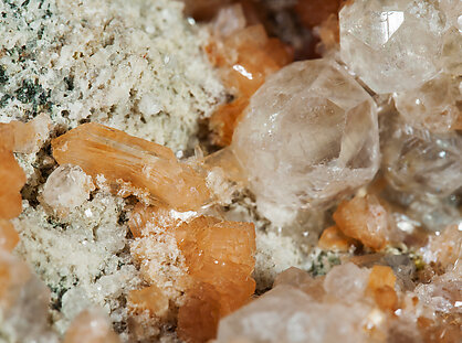 Heulandite (Series) with Calcite. 