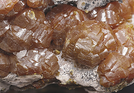 Mimetite (variety campylite) with Baryte. Detail / Photo: Joaquim Calln