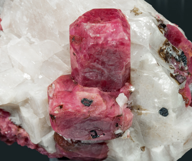 Rhodonite with Calcite. Top