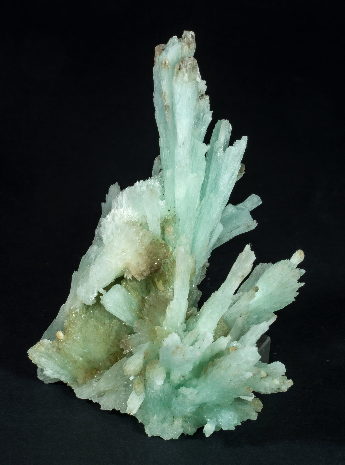 specimens/s_imagesAP8/Aragonite-JPB27AP8s.jpg