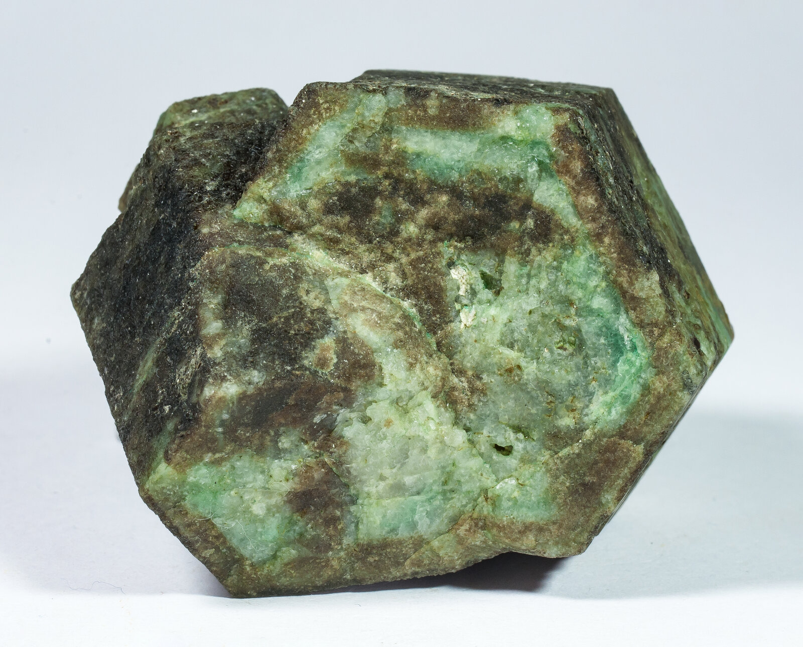 specimens/s_imagesAP8/Beryl_emerald-JFD222AP8b.jpg