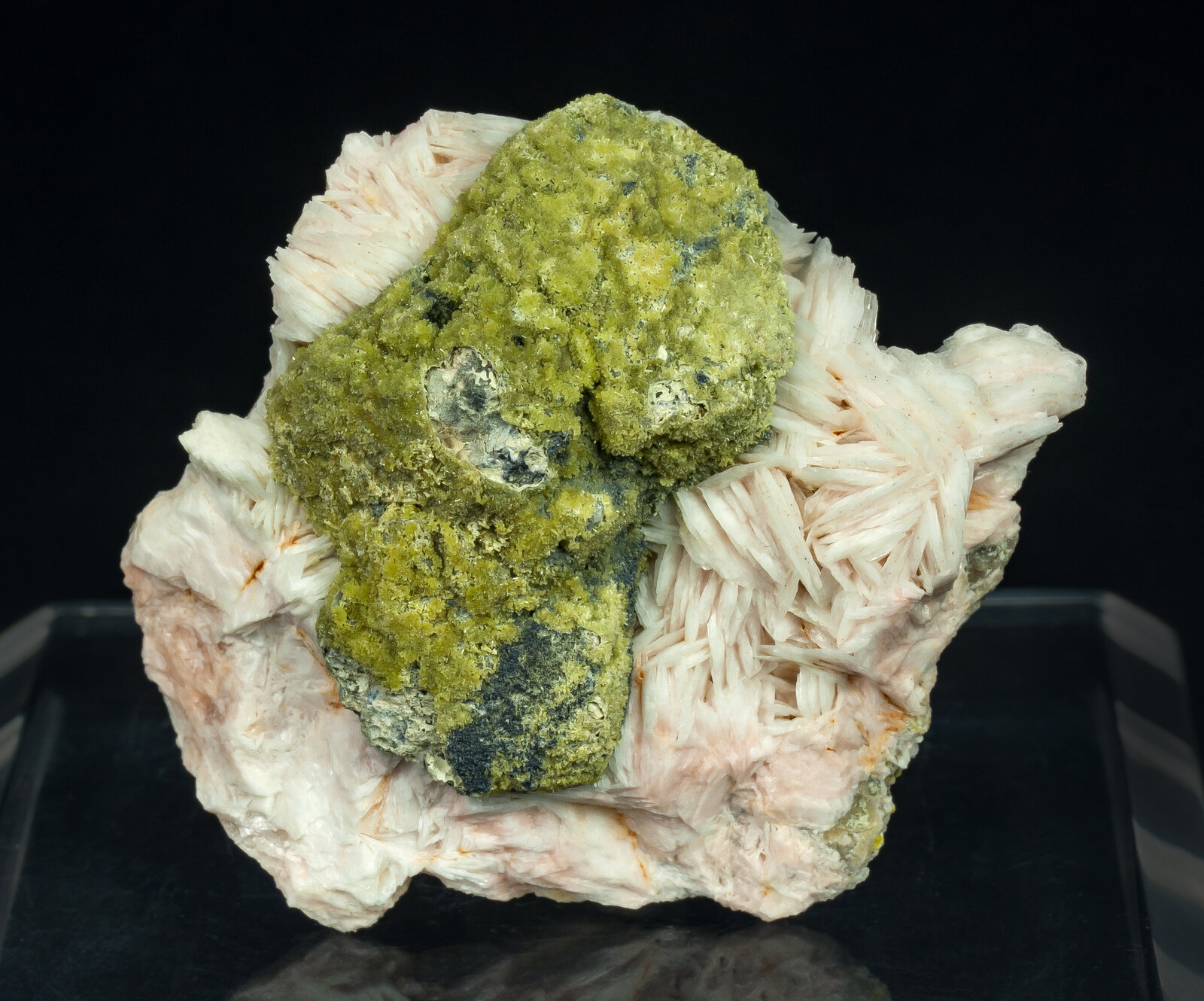 specimens/s_imagesAP8/Mimetite-JBR63AP8f.jpg