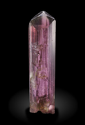 Elbaite (variety rubellite). Rear / Foto: Joaquim Calln