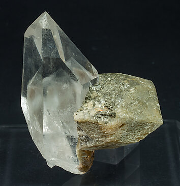 Siderite with Quartz and Pyrite. Side