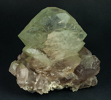 Quartz (variety smoky and gwindel) with Chlorite.