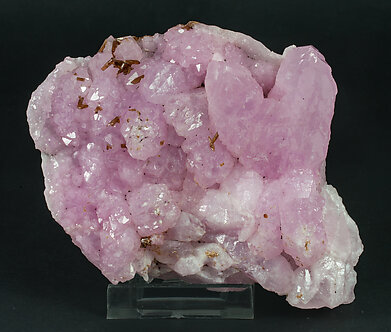Quartz (variety rose quartz) with Eosphorite.