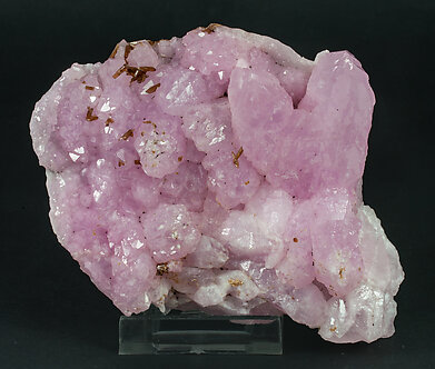 Quartz (variety rose quartz) with Eosphorite. 