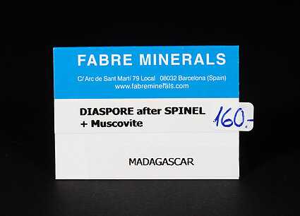 Diaspore after Spinel with Muscovite