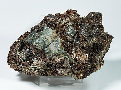 Diaspore after Spinel with Muscovite. 