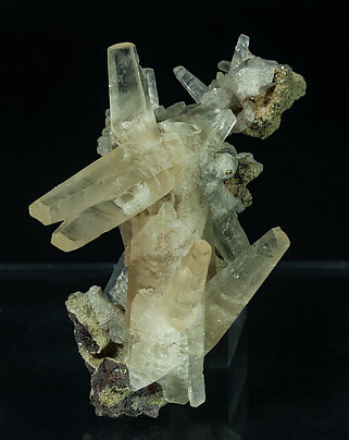 Calcite (twinned). Side