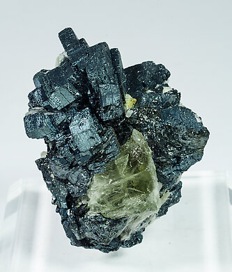 Hematite with Diaspore, Margarite and Chloritoid. Side