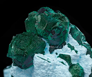 Kolwezite and Malachite after Co-rich Dolomite on Malachite and Chrysocolla after Baryte. Detail / Foto: Joaquim Calln