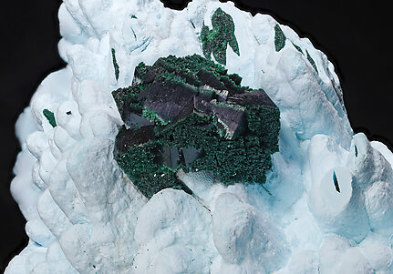 Kolwezite and Malachite after Co-rich Dolomite on Malachite and Chrysocolla after Baryte. Detail / Foto: Joaquim Calln