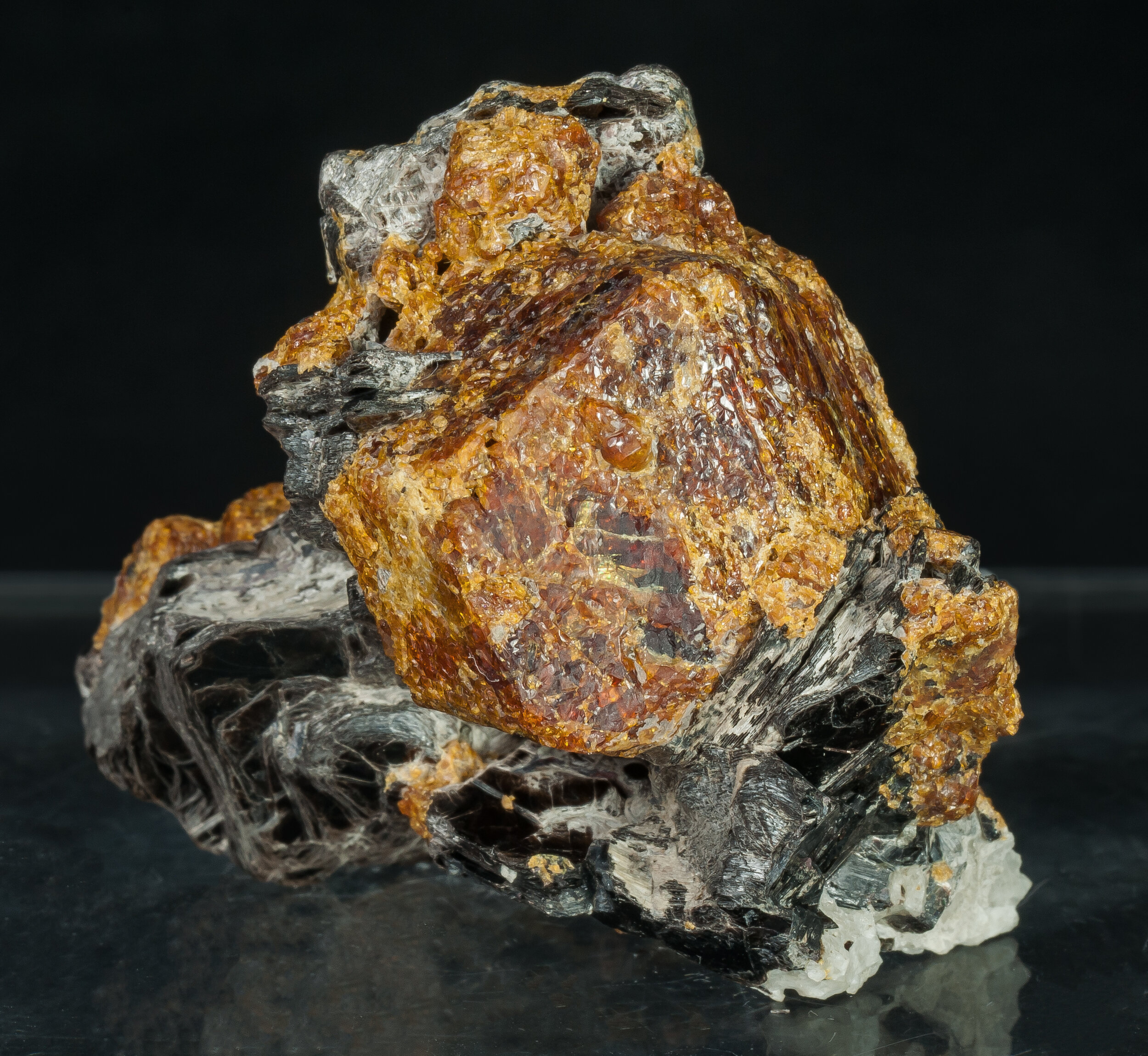 specimens/s_imagesAQ1/Andradite-EXJ47AQ1f.jpg