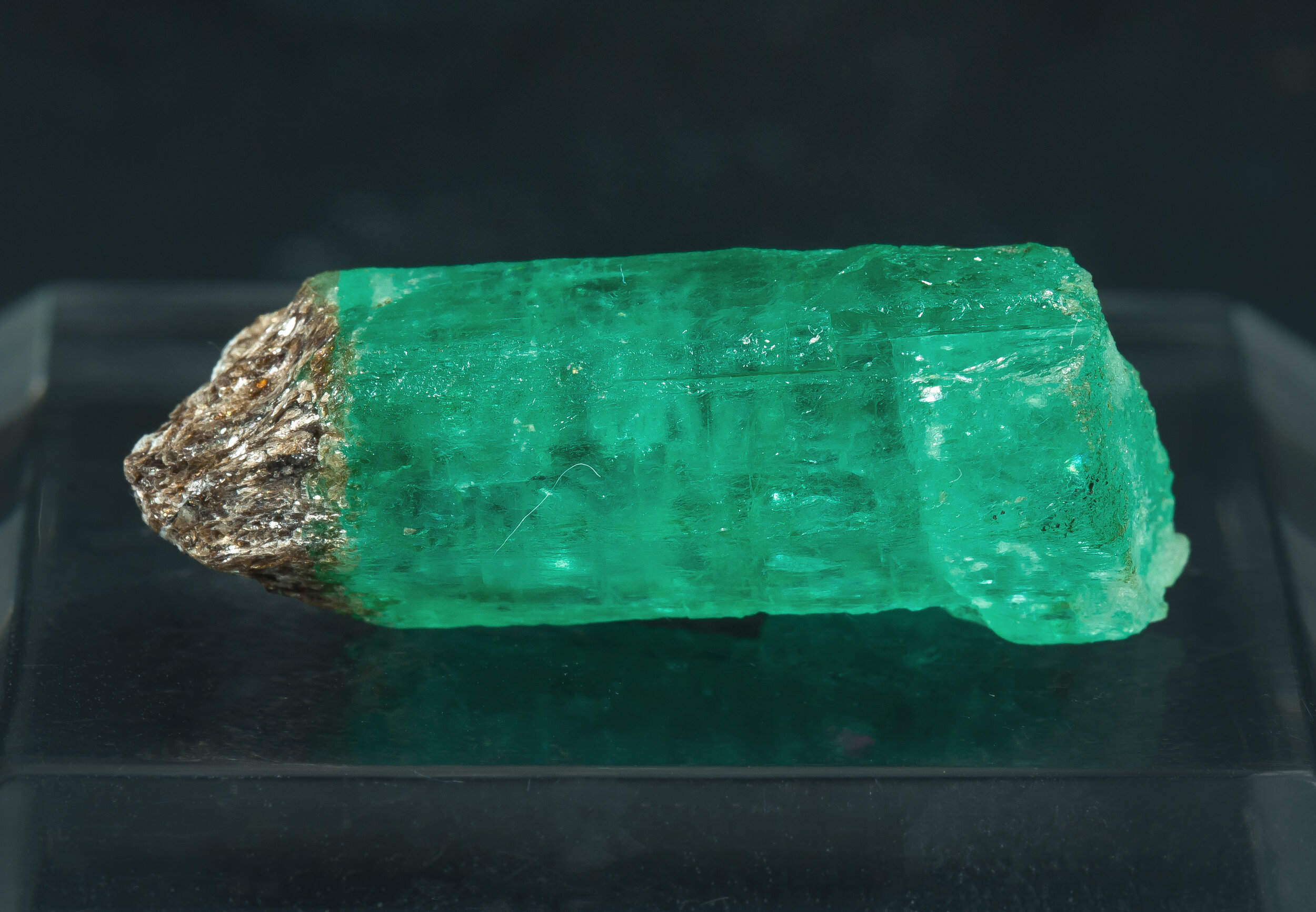 specimens/s_imagesAQ1/Beryl_emerald-EXM87AQ1f.jpg