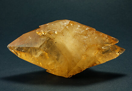 Calcite (twinned) doubly terminated.